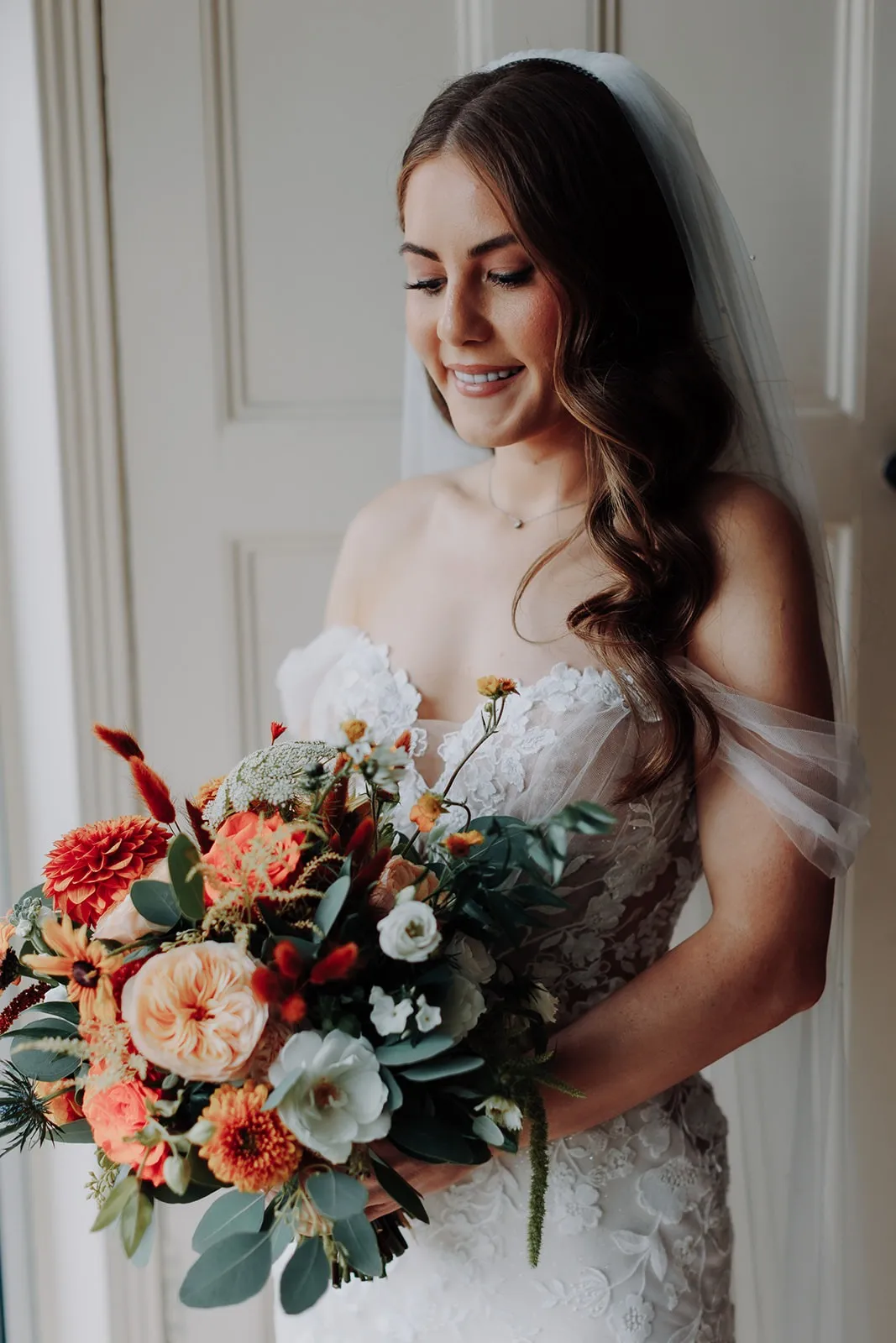 fraoch floral design autumnal wedding flowers- bride holding an autumnal bouquet
