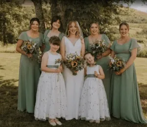 fraoch floral design bride, bridesmaids and flowergirl holding bouquets in the gardens of rottal steadings